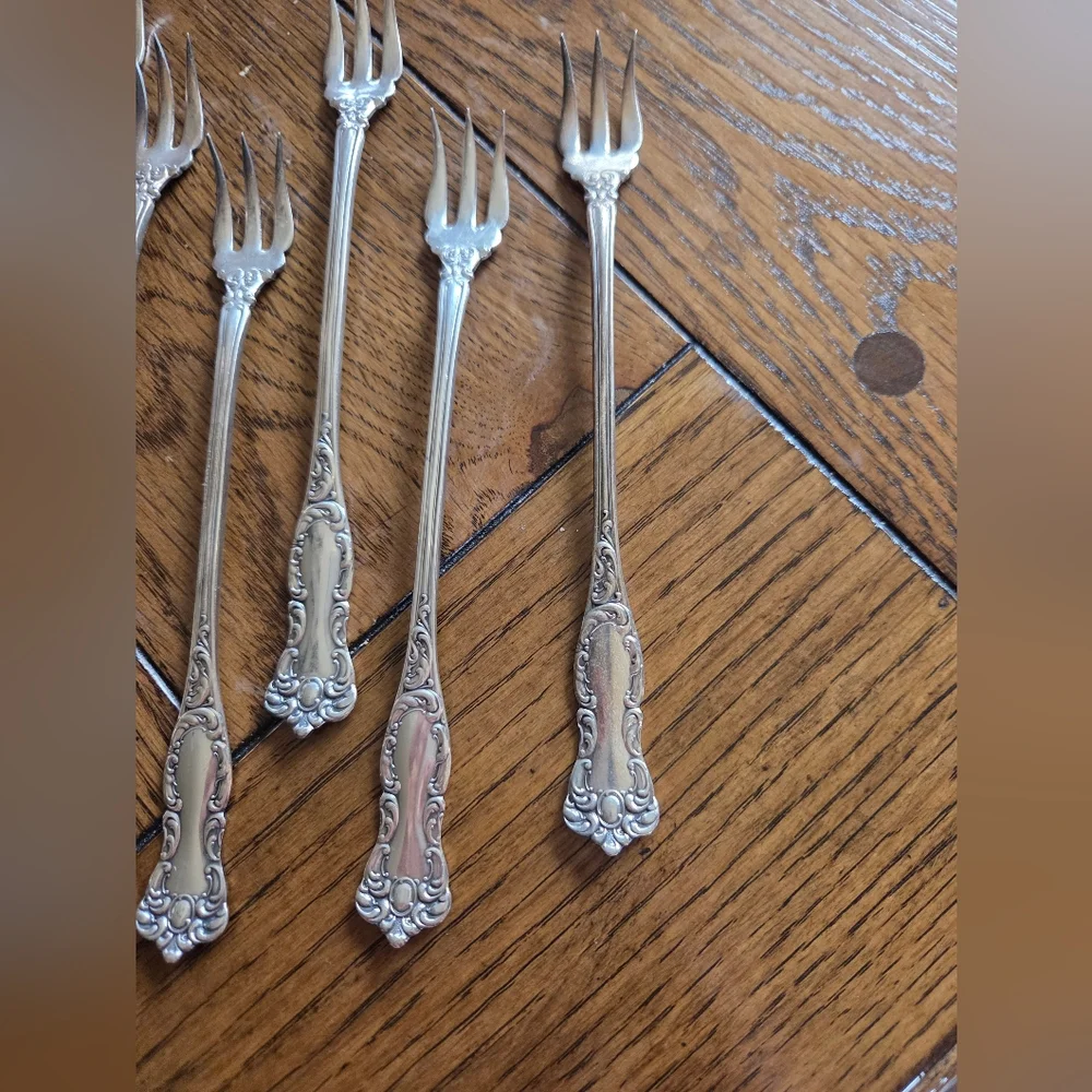 Wm Rogers & Son AA Silverplated Cocktail Forks (8)